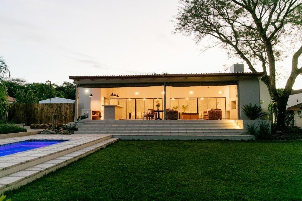 פונגולה Elegant Lodge & Conference Center מראה חיצוני תמונה